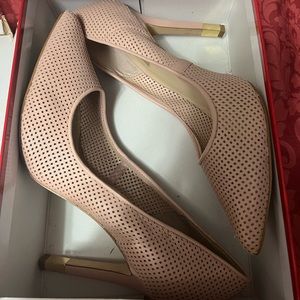 Size 8.5 Nude Guess High Heel.